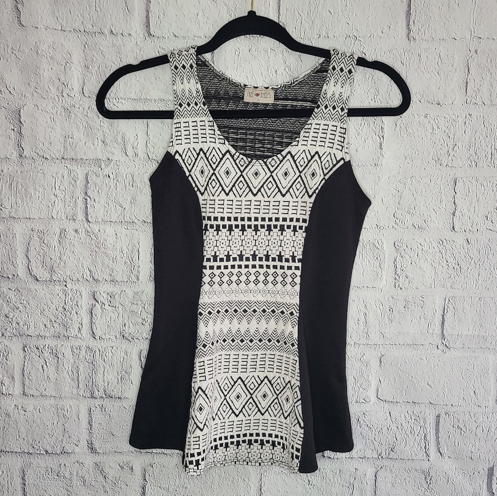 💙‎ Free Kisses Tribal Aztec Print Tank Blouse L